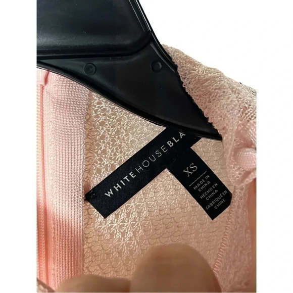 COPY - 1725. WHITE HOUSE BLACK MARKET SLEEVELESS KNITTED TOP PALE PINK IN COLOR… - Picture 6 of 10